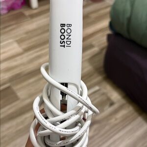 Bondi Boost White Hair Styling Tool